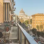 Vista Indimenticabile Sulla Cupola Di S. Pietro
